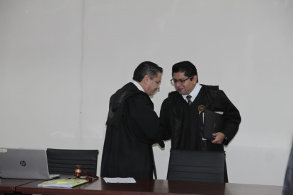 Diligencia. Miembros del Tribunal de la Corte Nacional de Justicia que acogió el pedido de Peter Calo.