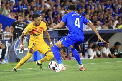El extremo brasileño vio la tarjeta roja por una fuerte entrada al rival.
