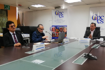 Marco Chalco, titular de la comisión ciudadana, socializó los parámetros para la fase de méritos.