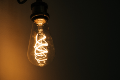 El endeble sector eléctrico libanés colapsó del todo en el verano de 2021.