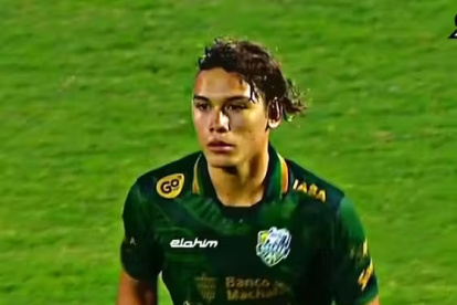 Con apenas 15 años, Erick Zambrano debutó en el futbol profesional.