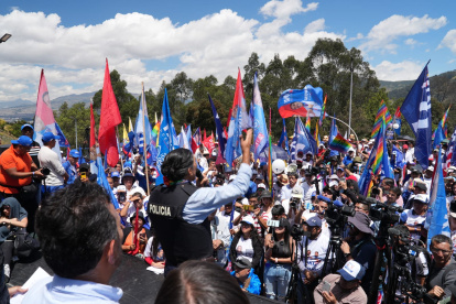 Yaku Pérez cerró su campaña electoral en El Panecillo, en Quito.