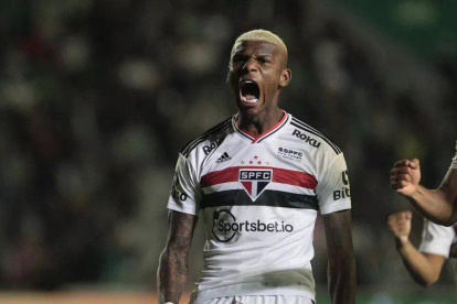 El central ecuatoriano fue titular ante Corinthians.
