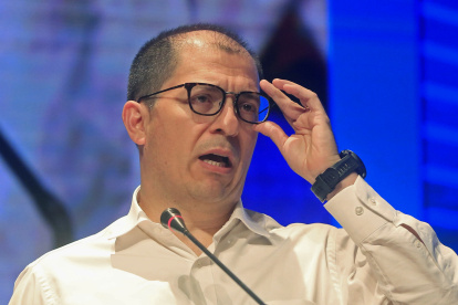 El fiscal general de Colombia, Francisco Barbosa, habla hoy durante una rueda de prensa al terminar su intervención en el 8° Congreso Empresarial Colombiano, en Cartagena de Indias (Colombia).