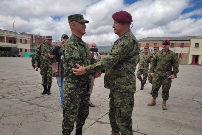 Cita. Agustín Proaño, oficial de las Fuerzas Armadas de Ecuador y Erik Rodríguez, delegado de Colombia.