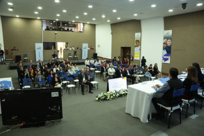 El Consejo Nacional Electoral selló el sistema en presencia de observadores electorales.