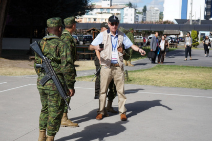 Vigilancia. Las labores de los uniformados iniciaron antes de lo previsto debido a los actos violentos registrados.