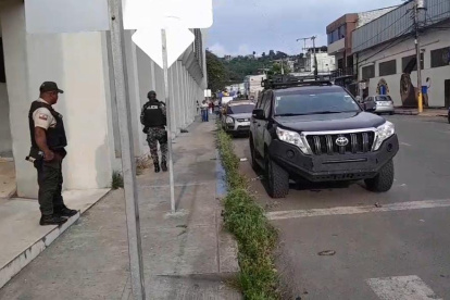 Al sitio llegaron miembros de las unidades antiexplosivos de la Policía.