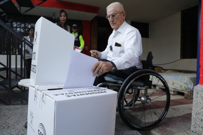 Se prevé el voto en casa de 268 mujeres y 319 hombres en todo el país.