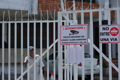 En varias peatonales de la Nueva Kennedy los residentes han colocado rejas.