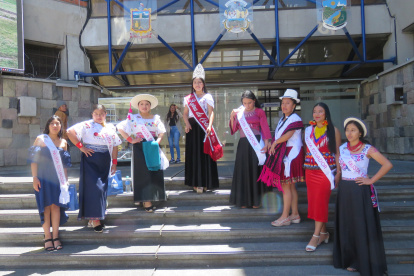Riobamba. El grupo de representantes de los pueblos originarios que pudo arribar hasta esta capital andina.