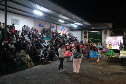 Documental. Tras varios meses de rodaje, ‘Somos comuna’ se estrenó en la casa comunal de Santa Clara de San Millán, en medio de un programa para la comunidad. Luego tuvo una función en el Palacio de la Circasiana.