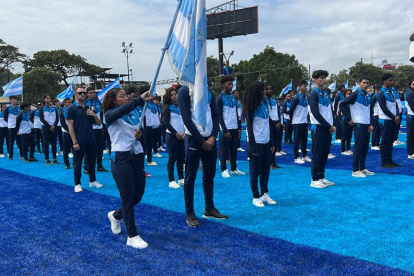 Britany Moncayo fue designada abandera para Chimborazo.