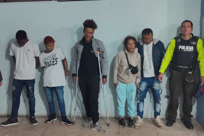 Robaron en un negocio en Ambato, pero la policía arresta a cinco