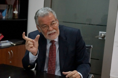 Pita también se ha desempeñado en el sector privado. Fue presidente de la Cámara de Construcción de Guayaquil.