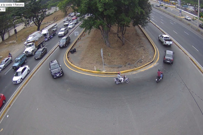 El flujo vehicular con sentido al peaje también se caotizó.