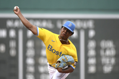 Brayan Bello sigue luciéndose con los Medias Rojas este año.