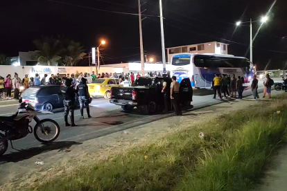 La camioneta donde viajaba la autoridad fue detenida por los policias