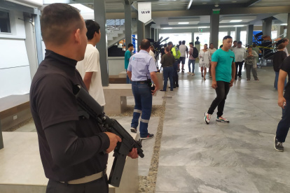 La seguridad en los recintos se refuerza con personal privado.