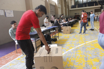 El ejercicio electoral en el Colegio Cristobal Colon, otro de los recintos de sufragio, transcurre sin mayores novedades.