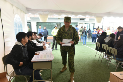 El Consejo Nacional Electoral (CNE) entregó 3,299 credenciales al personal de las Fuerzas Armadas y Policía Nacional.