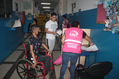 1. Asistencia. Los  votantes recibieron la atención de los operadores del CNE. No se registraron mayores inconvenientes.