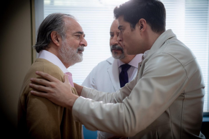 Los dos actores en "Vencer la ausencia".