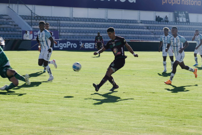 El equipo del "ponchito" propinó una goleada a GYE City