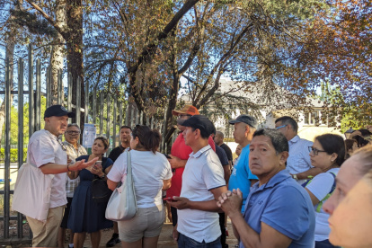 Incertidumbre. Ecuatorianos en España se mostraron muy preocupados ante la situación de no poder ejercer su derecho al voto, como antes lo hacían con facilidad de manera presencial.