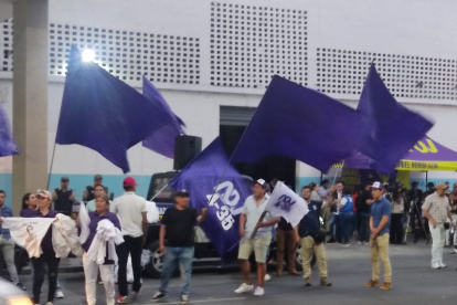 Los simpatizantes del presidenciable se han concentrado en el centro de Guayaquil.