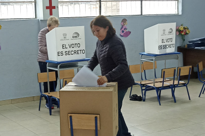 Las personas aprovecharon las primeras horas para ir a las urnas a ejercer su derecho al voto.