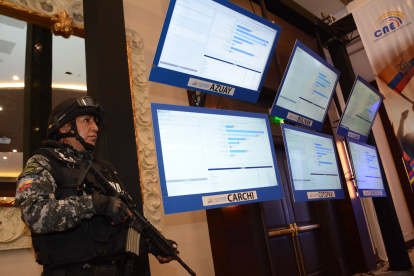 Seguridad. Un gran contingente que incluía vallas de seguridad, policías y militares, revisando bolsos y mochilas, fue el ambiente en los recintos de la capital.