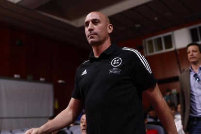 El máximo dirigente protagonizó una de las escenas más polémicas con Olga Carmona en la premiación del Mundial Femenino.