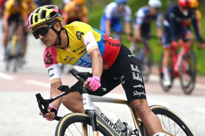 La "locomotora del Carchi" sufrió una fuerte caída en el Tour de Francia.