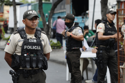 Policías resguardaron recintos electorales, el domingo 20 de agosto pasado.
