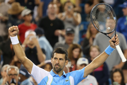 El serbio venció a Alcaraz en la final por 5-7, 7-6(4) y 7-6(4).