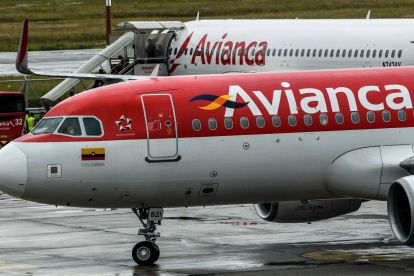 Aeropuerto.- Naves de la aerolínea Avianca.