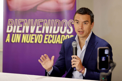 Daniel Noboa, candidato presidencial de Ecuador, participa en una rueda de prensa para medios internacionales