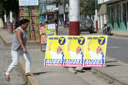 En noviembre del 2006, los candidatos presidenciales Rafael Correa y Álvaro Noboa se enfrentaron en la segunda vuelta electoral.