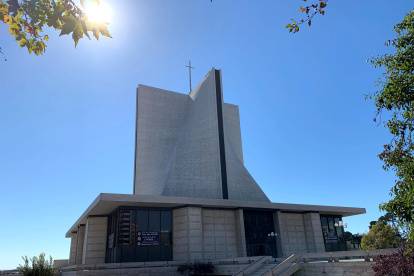 Fotografía de archivo que muestra el exterior de la catedral Santa María de la Asunción en San Francisco, California