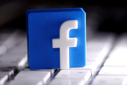 FILE PHOTO: A 3D-printed Facebook logo is seen placed on a keyboard in this illustration taken March 25, 2020. REUTERS/Dado Ruvic/Illustration