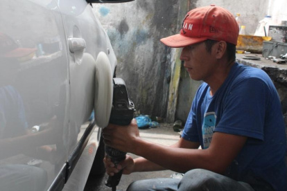 Cuando la pintura del carro ha sido afectada por el paso del tiempo se recomienda aplicar pulimento.
