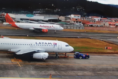 Referencial. Dos aeronaves: Una de Avianca y otra de Latam.