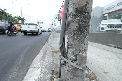 La estructura en mal estado se encuentran en el kilómetro 2,5 de la avenida Carlos Julio Arosemena.