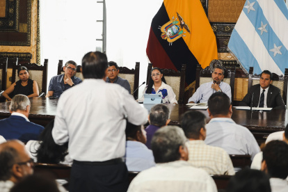 Cita. Cada jueves se reúnen los ediles en el Salón de la Ciudad.