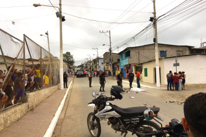La víctima trató de correr hacia donde estaba un grupo de ciudadanos.