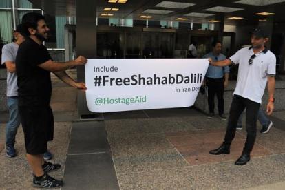Hecho. Aparecen varias personas en apoyo de la protesta liderada por Darian Dalili, hijo de Shabab Dalili