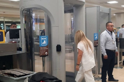 Viajes. El aparato permite hacer control en salidas internacionales.