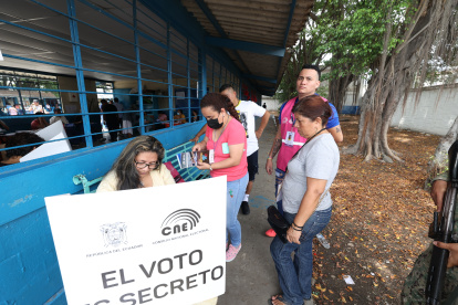 En territorio nacional, el 15 de octubre se elegirá al binomio presidencia en segunda vuelta.