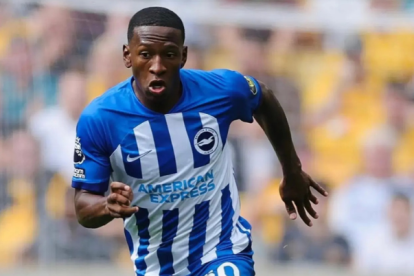 Pervis Estupiñán fue titular en Brighton.